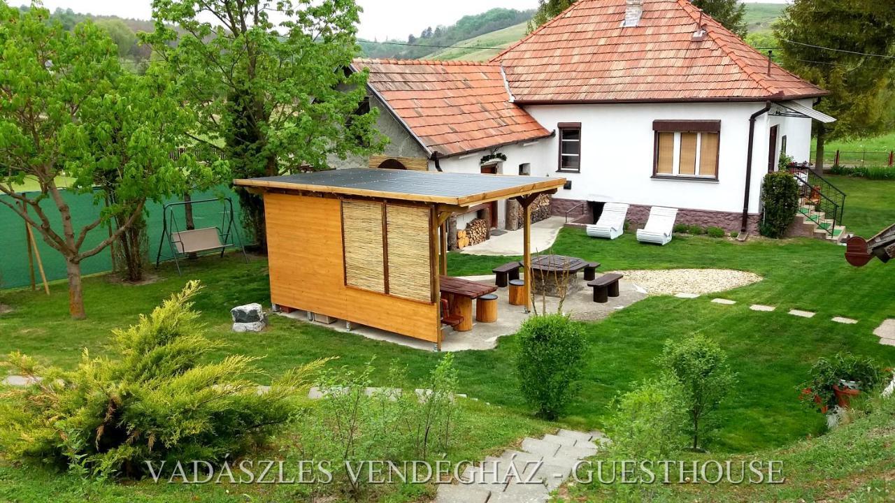 Vadászles Vendégház Apartamento Bukkszentmarton Exterior foto